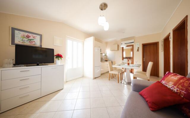 Apartments 150m from beach with parking