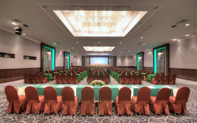 Narai Hotel (SHA Extra Plus)