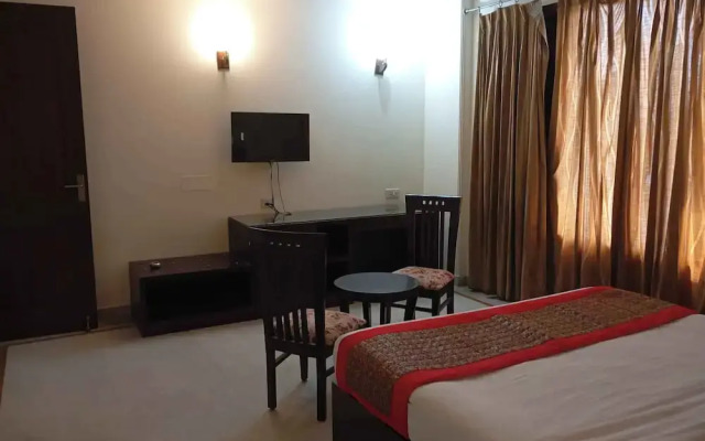 Hotel Royal India - South City 1