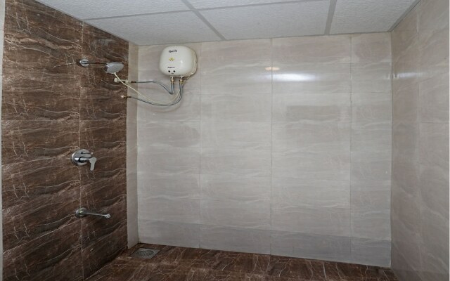 OYO 946 Royce Studio Apartments