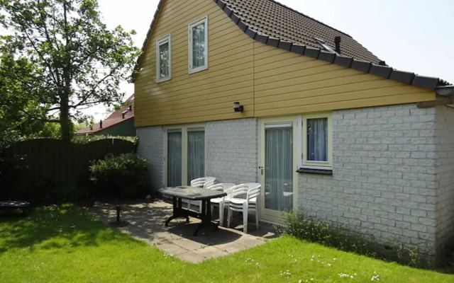 Cosy 8-person Holiday Home in Wemeldinge