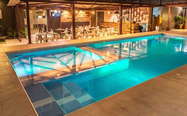 Earl Heights Suites Hotel