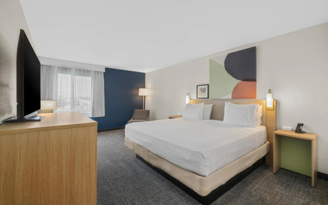 Spark by Hilton Bakersfield Central