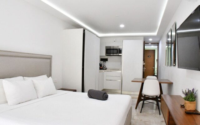 Luxury Apartment on 5th Av -One Paralia