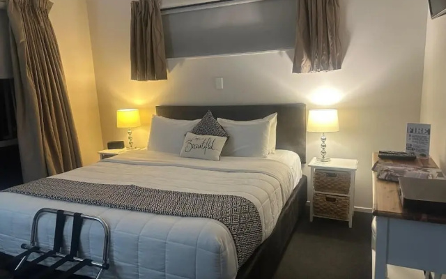 Two Tree Motel & Lodge – Guest Rooms – Blenheim