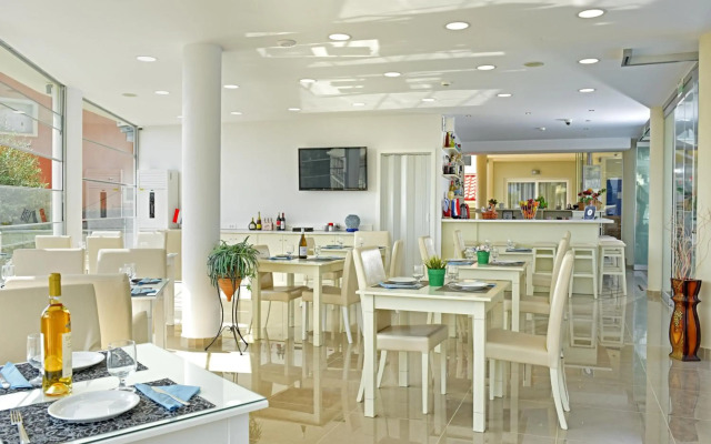 Palapart Gikas Suites And Studios
