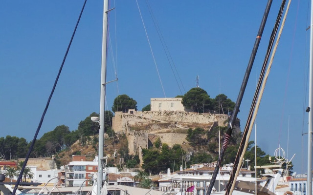 Immaculate and Modern 1 Bedroomed Apartment