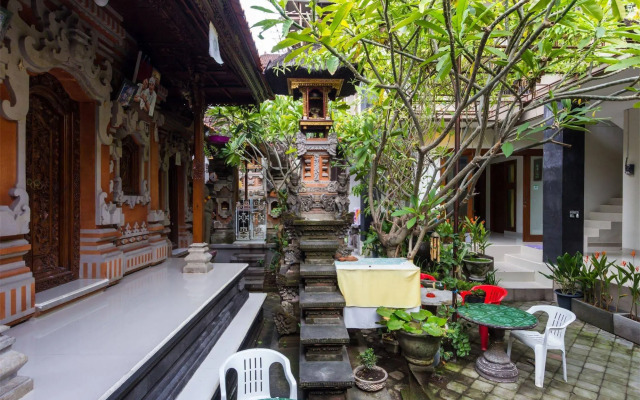 RedDoorz @ Poppies Lane Two