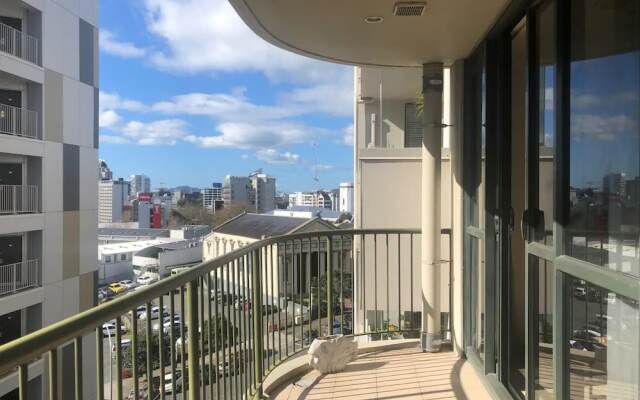 Spacious 2BR Near Westfield Newmarket