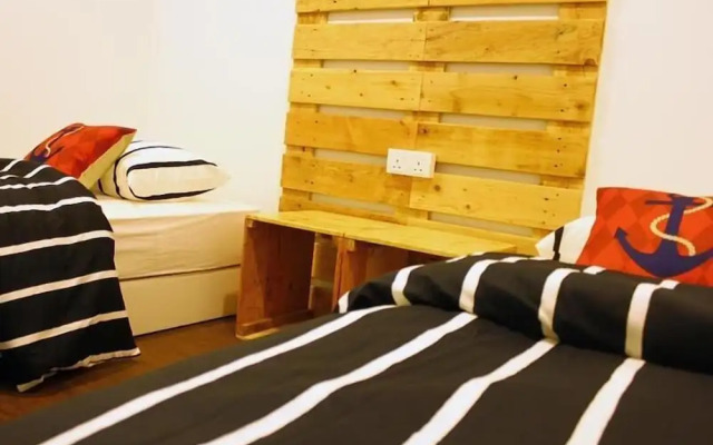 Roof Talk Theme Hostel