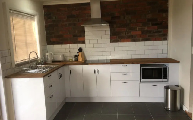 3ree Spacious & charming Apartment