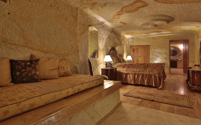 Golden Cave Suites