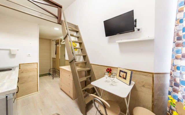 Достоевскинн на улице Марата