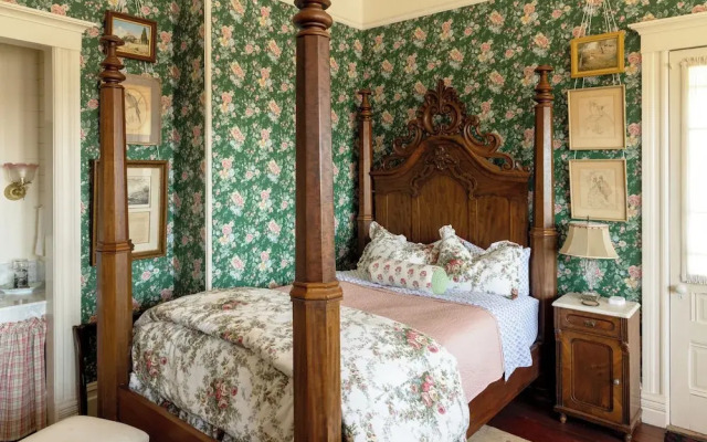 The JD Hyde Historic Inn