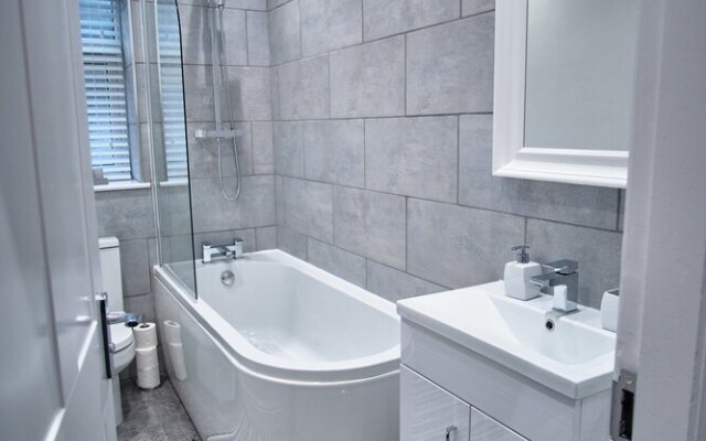 The Townhouse Simple2let Serviced Apartments