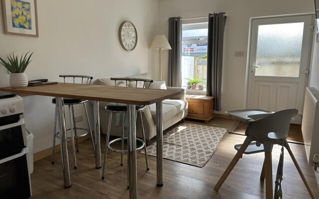 Cozy Coastal Lodge in Hayle