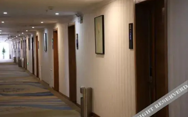 Super 8 Hotel (Jinxiang Tianxing Plaza)