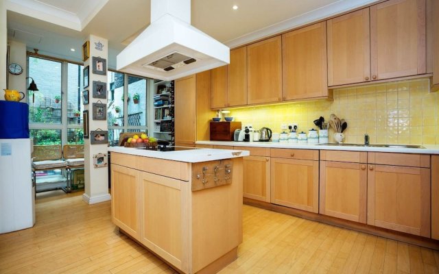 Ships of Sloane Square