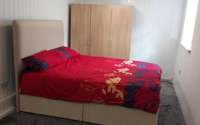 Lovely 3-bed Apartment in Parkgate Rotherham
