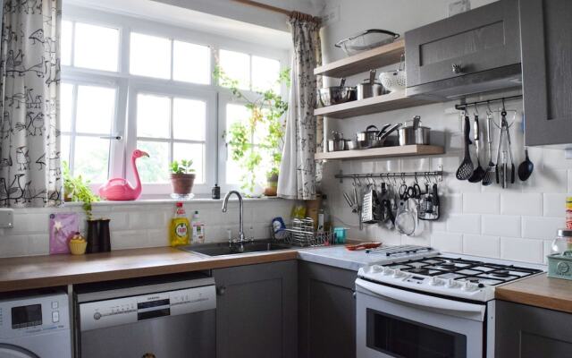 Charming 2 Bedroom Battersea Flat