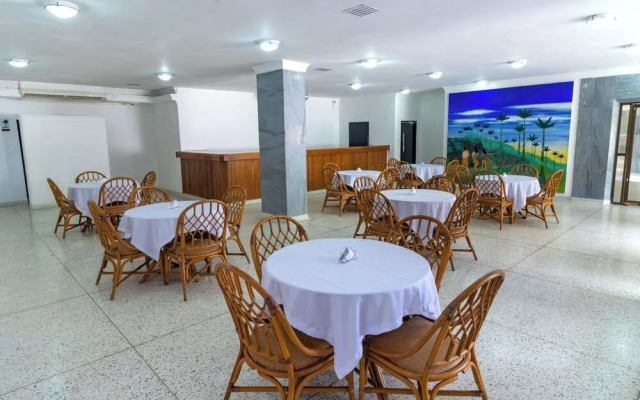 Hotel Axis Inn By GEH Suites