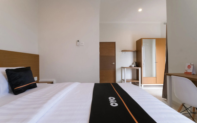 Super OYO Collection O 90023 Damar Kusumo Guest House