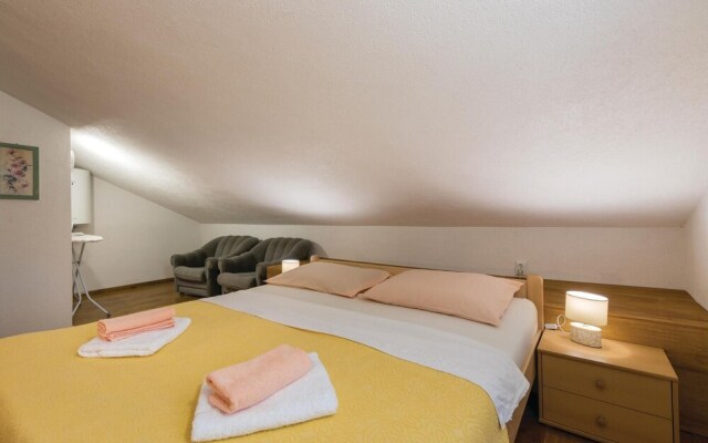 Stunning Home in Ostrobradic With Wifi and 2 Bedrooms