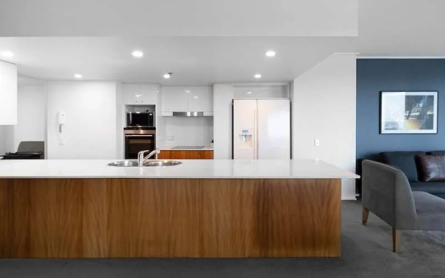 Oaks Brisbane on Felix Suites