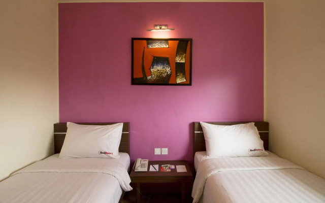 RedDoorz near Kota Tua