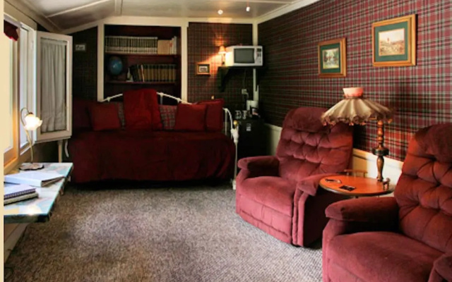 Silver Pines Lodge