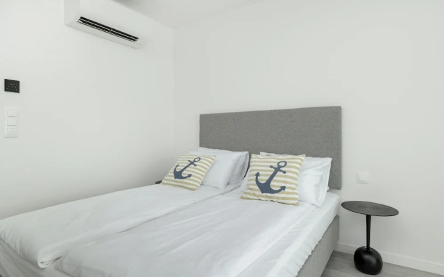 Air-conditioned Studio for 4 by Renters