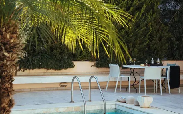 Serena Calm Pool House