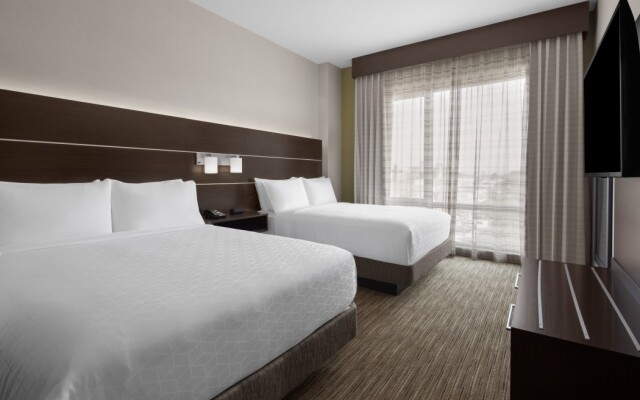 Holiday Inn Express & Suites Woodside LaGuardia Airport