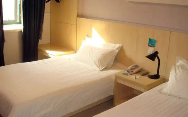 7 Days Inn Xinyang Government Road Branch