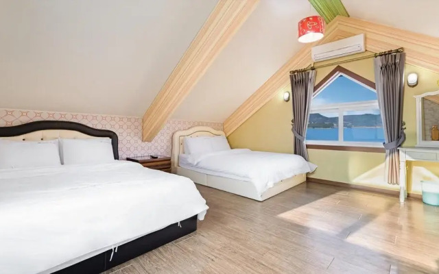 Namhae Harbor Cruise Resort Pool Villa