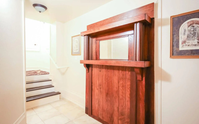Downtown Spacious Suites by Hosteeva