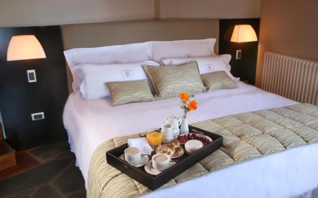 La Sirenuse Lake Resort