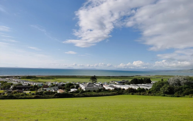 Sea and Mountain View Sunbeach Holiday Snowdonia