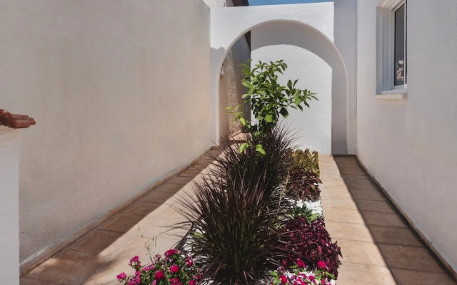 Phaedrus Living Luxury Botanic Residence