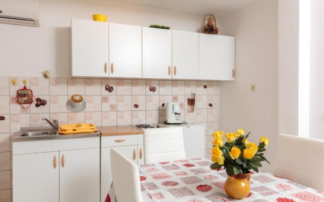 Apartment Knez - 100 m from beach: A1 Podstrana, Riviera Split