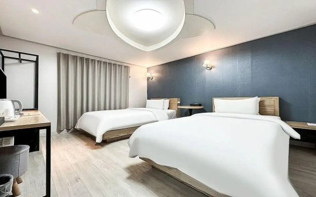 Gumi Time Hotel