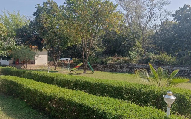 Rhea Safari Lodge