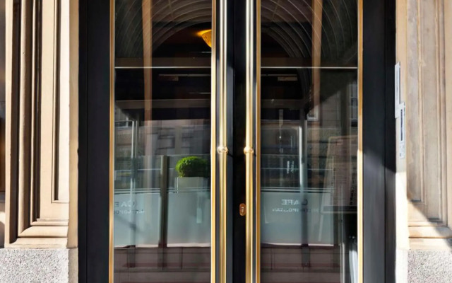 Metropolitan Hotel by Flemings