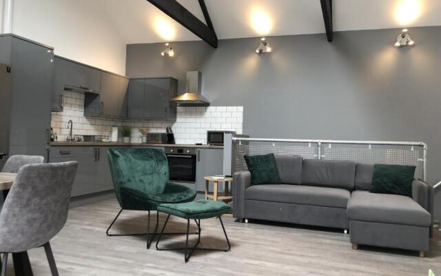 Modern~ Reverse Level~2 bed~Townhouse~Central~Penzance