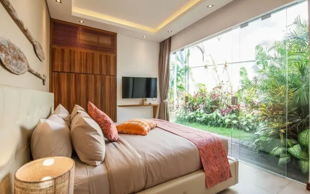 Villa 15 Stunning 6 BR Villa 400m to Beach