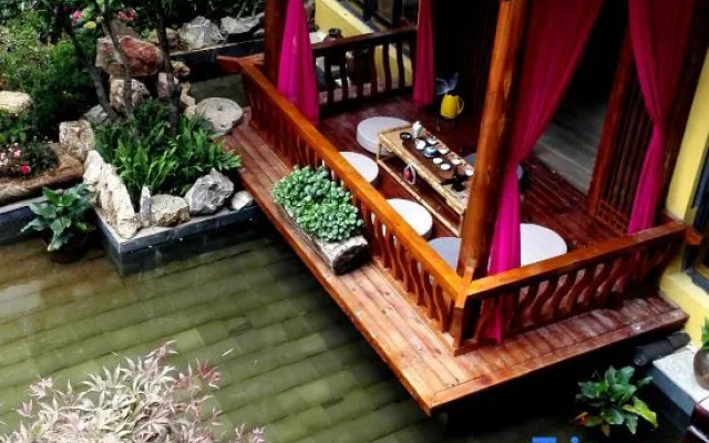 Yulong Snow Hall Inn (Baisha Ancient Town Store)