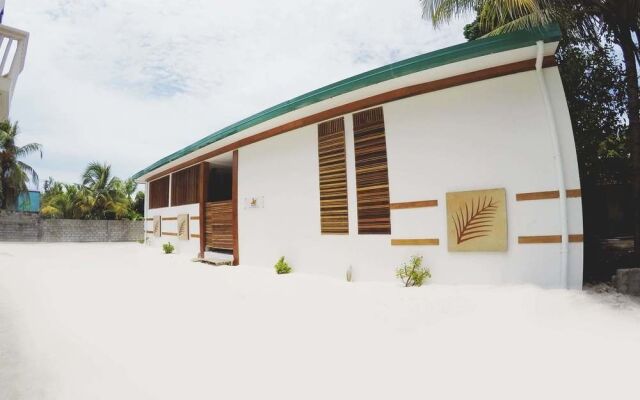 Dhiffushi White Sand Beach Hotel