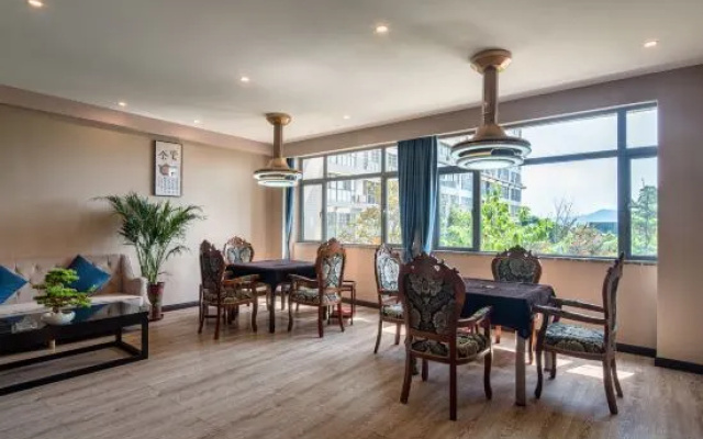 Yuanrong Hotel – Balcony – Meishan