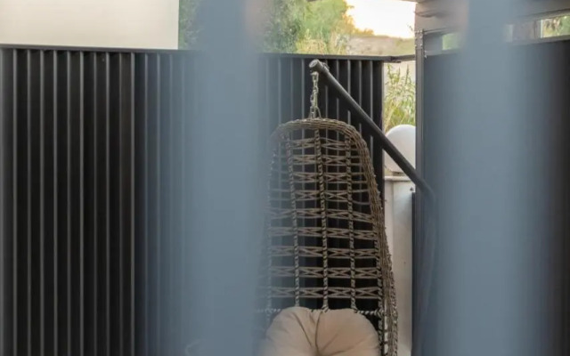 SithoniaRS Luxury Ground Floor Apartment With Private Garden