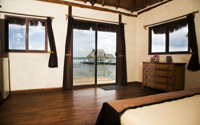 Lagoon Front Suite with Bikes & Kayaks